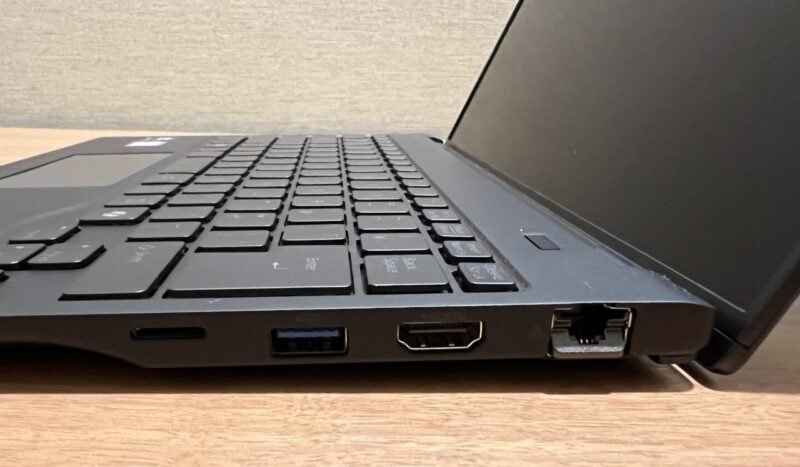 LIFEBOOK WU5_J3の右側面のインターフェース