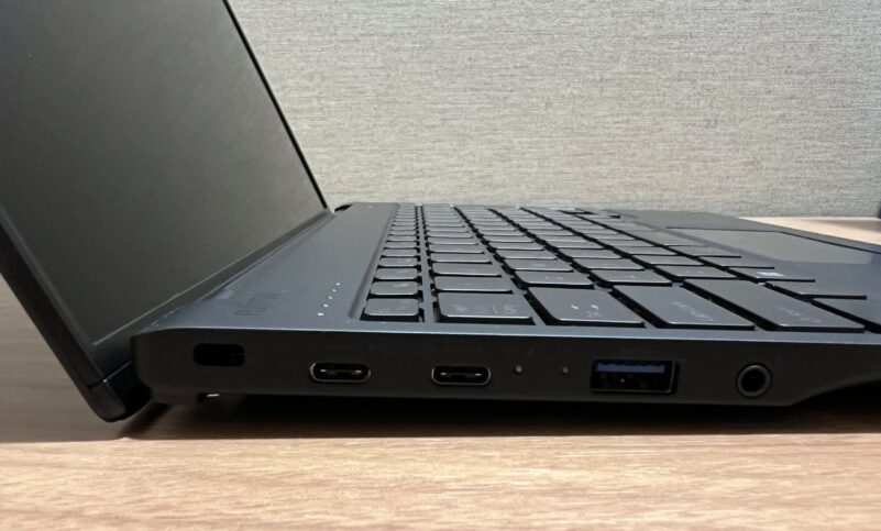 LIFEBOOK WU5_J3の左側面のインターフェース