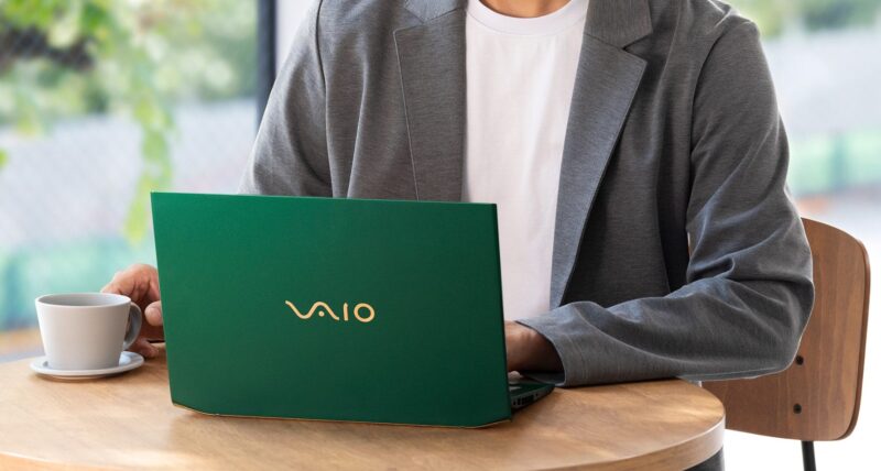 VAIO SX14-Rをオフィスで使っている様子