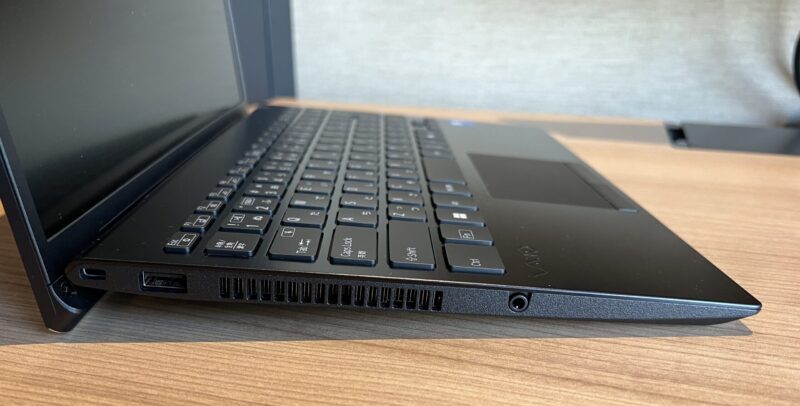 VAIO S13の左側のインターフェースの写真