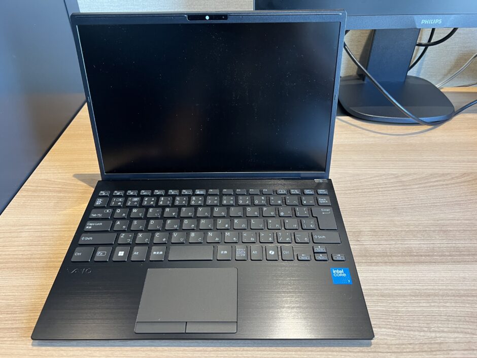 VAIO S13の本体を開いた状態での正面ビュー