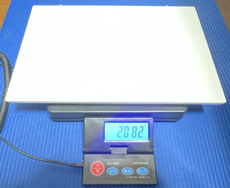 本体重量を実測したところ2.082kg