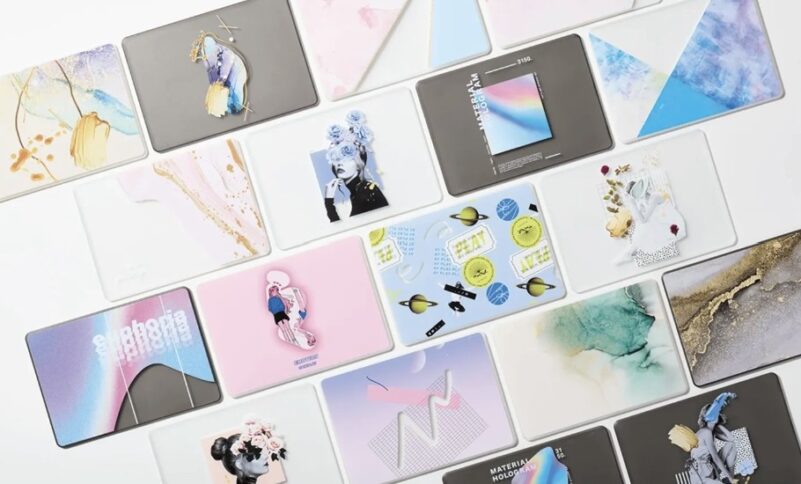 1000種類以上から選べる専用着せ替えケース(別売)