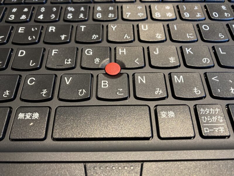 11.■ThinkPad E14 Gen 6のキーボード_中央に配置されている赤いポインターはThinkPadの代名詞