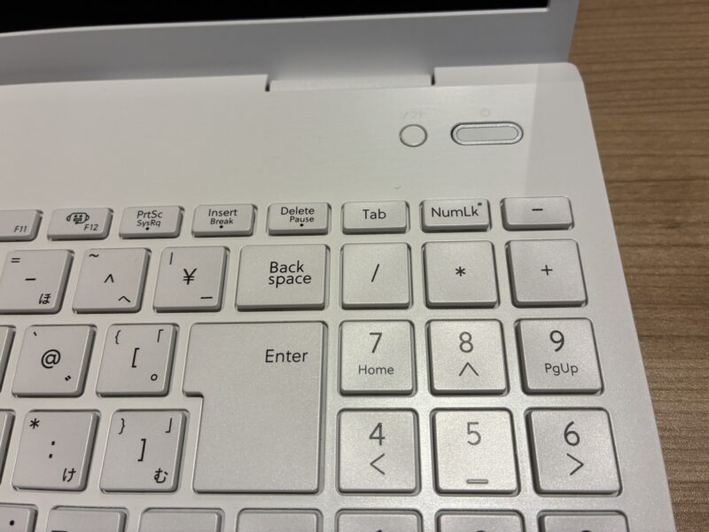 11.■ LAVIE Direct N16のキーボード_電源ボタン付近