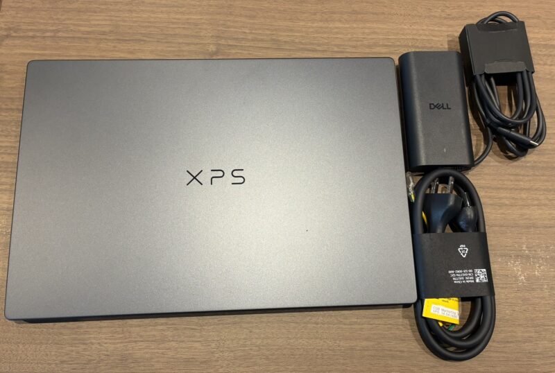4.■ DELL XPS 14本体と付属のアダプター