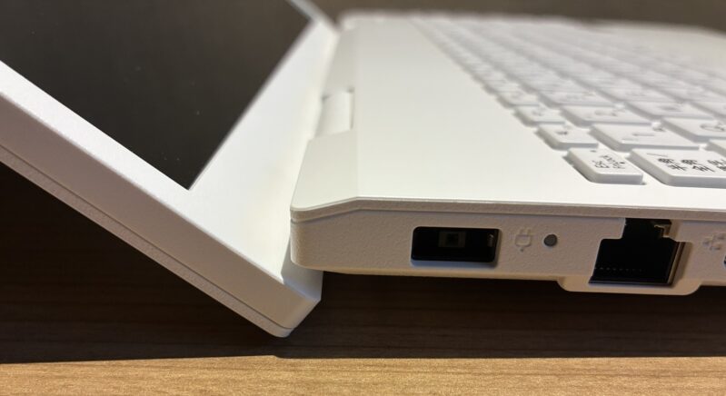 7.■ LAVIE Direct N16のディスプレイとキーボードのヒンジ