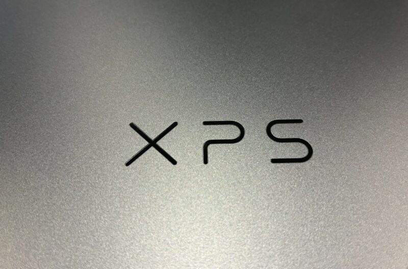 9.■ DELL XPS 14天板に彫られているXPSのロゴ