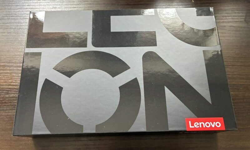 Legion Tabが同梱されてくる箱の写真